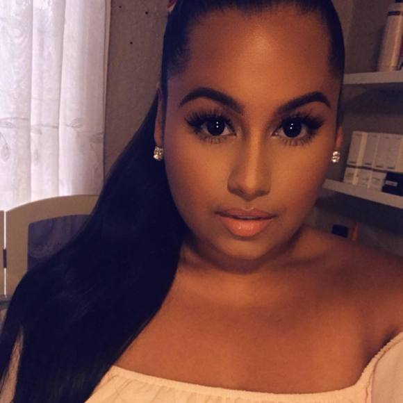 Profile Picture of Maia Rosales (@maia_lorraine) on Poshmark