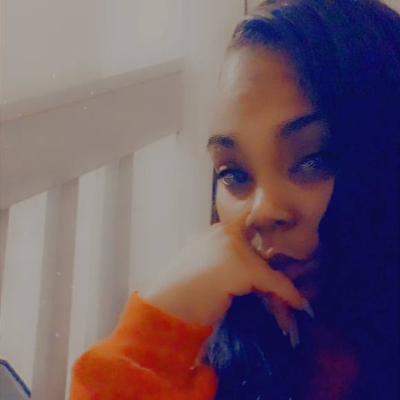 Profile Picture of Darinda Black (@darindablavk) on Poshmark