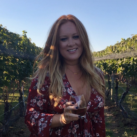 Profile Picture of Jacquelynn Harig (@jbharig) on Poshmark