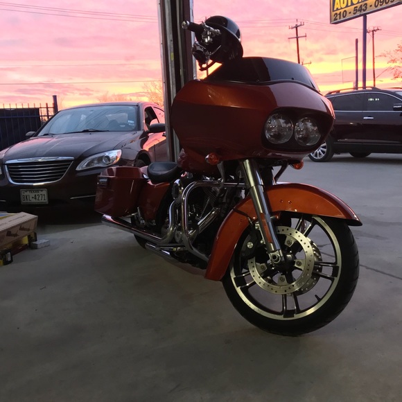 Profile Picture of Mario Ortiz (@m0nk3y8180) on Poshmark