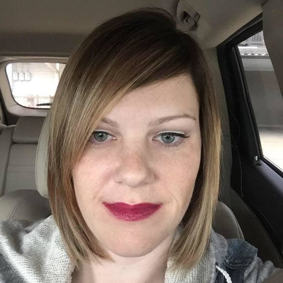 Profile Picture of Heather Bayless (@mesomuddy) on Poshmark
