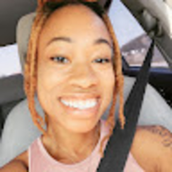 Profile Picture of Saffron Cheeks (@saffroncheeks) on Poshmark