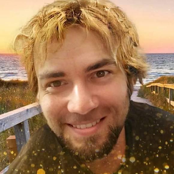 Profile Picture of Shawn Werner (@tapeitgood10568) on Poshmark