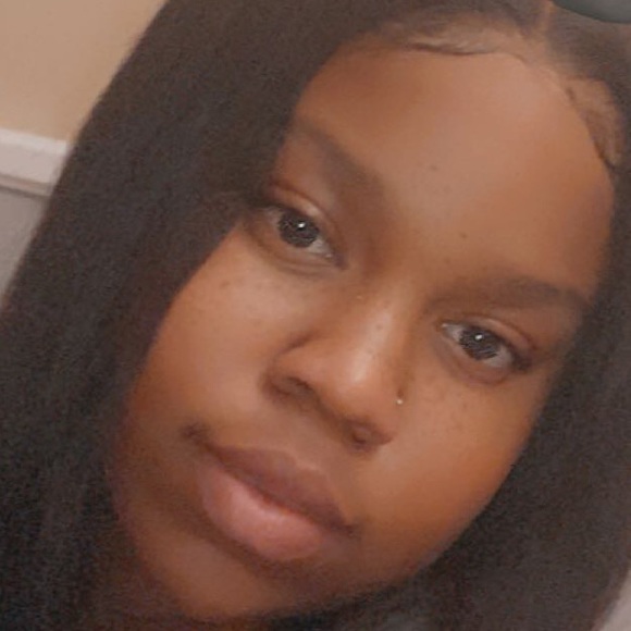 Profile Picture of Nydaria Sneed (@renees_couture) on Poshmark