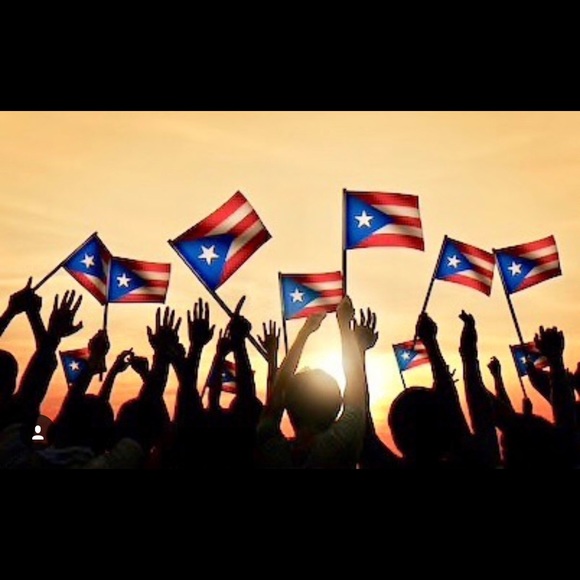 Profile Picture of Alex Saez (@alexsaez0714) on Poshmark