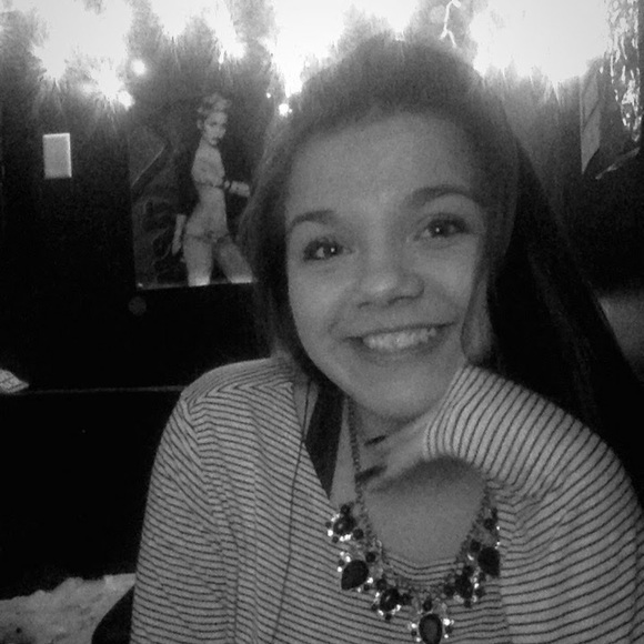 Profile Picture of Mackenzie Nguyen (@18nguymacs) on Poshmark