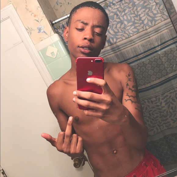 Quentin Terry - Poshmark Profile Picture of Quentin Terry (@qlaflare) on Poshmark