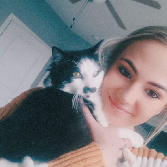 Profile Picture of Kaitlyn Tobben (@kaitlyntobben) on Poshmark