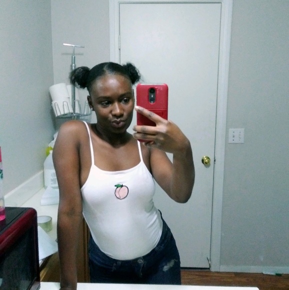 Profile Picture of Roddy Dyas (@rosalinddyas123) on Poshmark