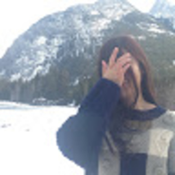 Profile Picture of Kejing Fan (@kfan467) on Poshmark