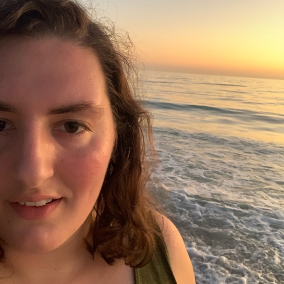 Profile Picture of Natalie Heltman (@nataliehel) on Poshmark