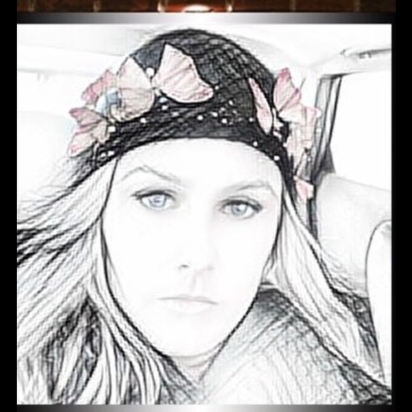 Profile Picture of Cherillynn Damron (@cheridamron) on Poshmark
