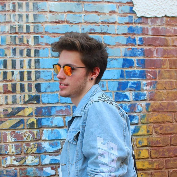 Profile Picture of Tyler Eckert (@txe13) on Poshmark
