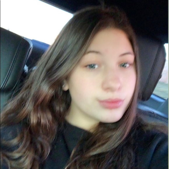 Profile Picture of Victoria Chicchetti (@v_chicchetti) on Poshmark