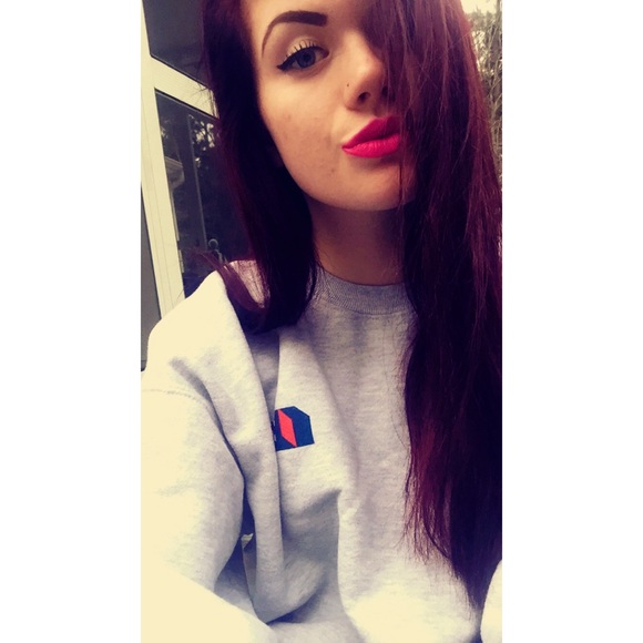 Profile Picture of Geneveive Muehlenkamp (@gengen_8) on Poshmark