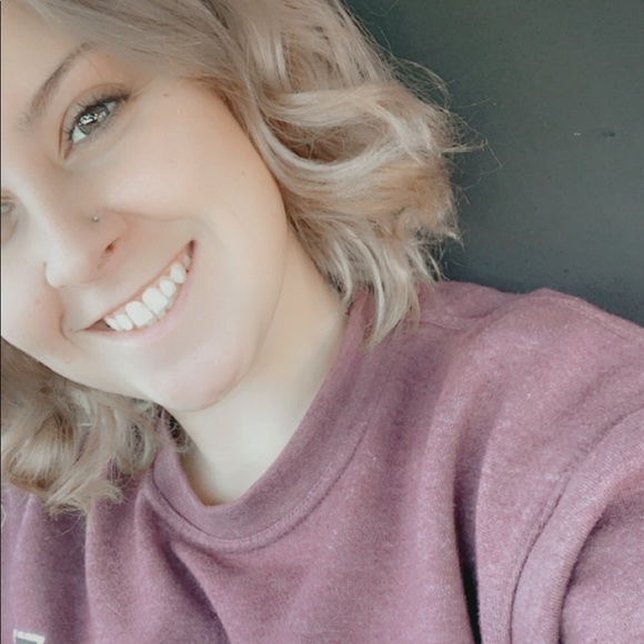 Profile Picture of Breanna Slape (@breanna_slape) on Poshmark