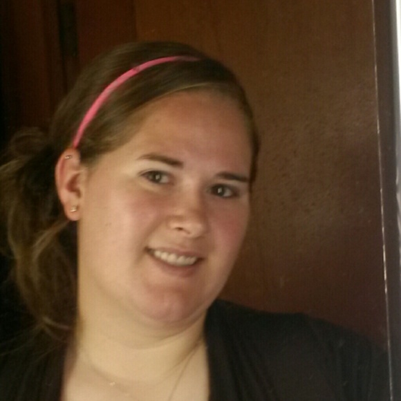 Profile Picture of Jodie Smith (@jsmith101312) on Poshmark
