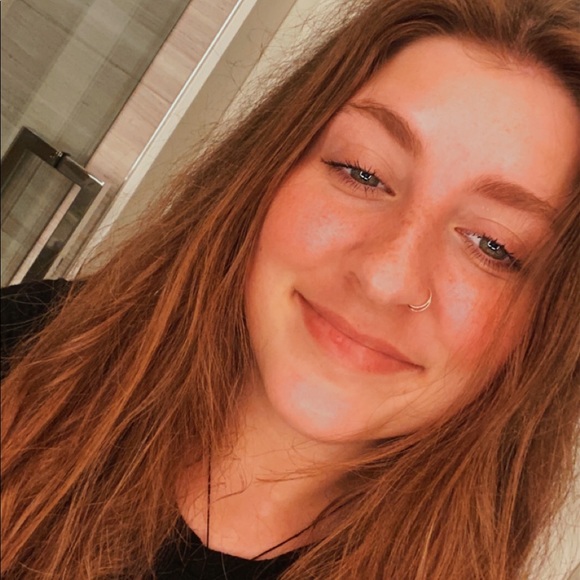 Profile Picture of Miranda Mccarthy (@mirandam1518) on Poshmark