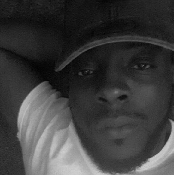 Profile Picture of Calvin Moore (@calvinmoore824) on Poshmark