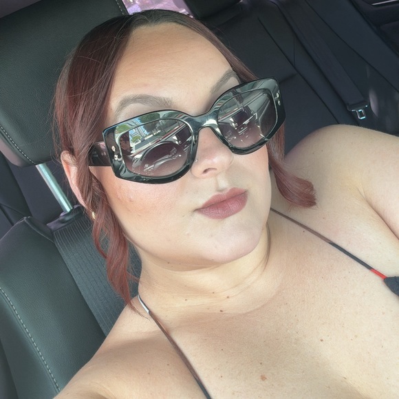 Profile Picture of Alessandra Barile (@alethegr8t) on Poshmark