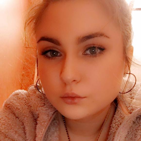 Profile Picture of Anna Chehardy (@annachehardy) on Poshmark
