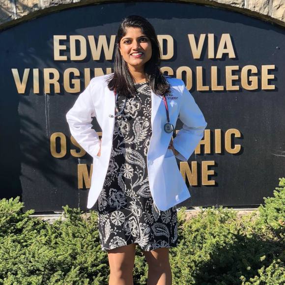 Profile Picture of Priyanka Nair (@pripri17) on Poshmark