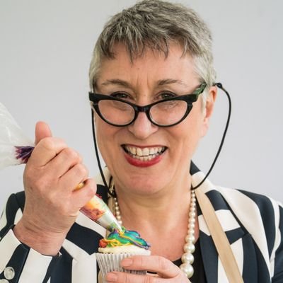 Profile Picture of Karen Wright (@karenwrightbake) on Twitter