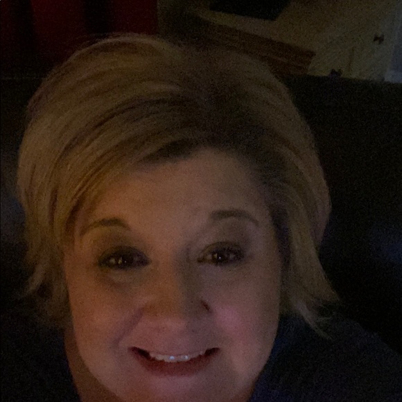 Profile Picture of Rhonda Golleher (@rgolleher) on Poshmark