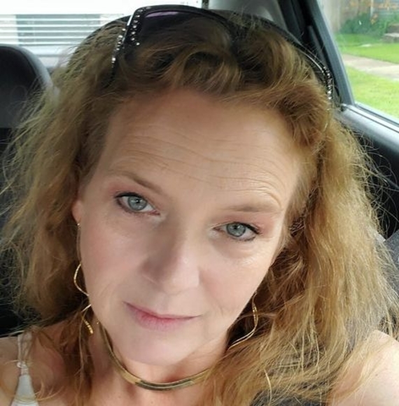 Profile Picture of Loretta Moore (@lorettamooreda) on Poshmark