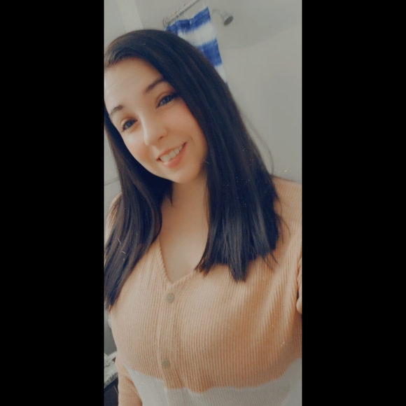 Profile Picture of Natosha Oseth (@toshlynn1) on Poshmark