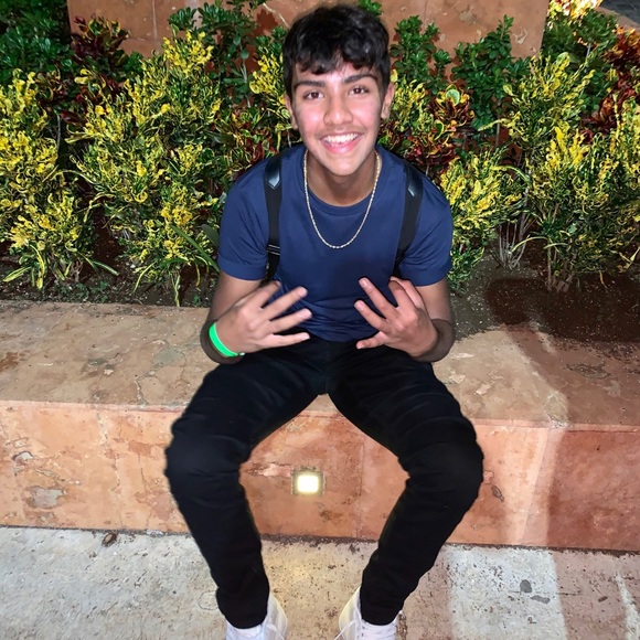 Profile Picture of Ryan Peter (@driplordryan) on Poshmark