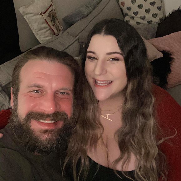 Profile Picture of Amy Vee (@amyvenza) on Poshmark