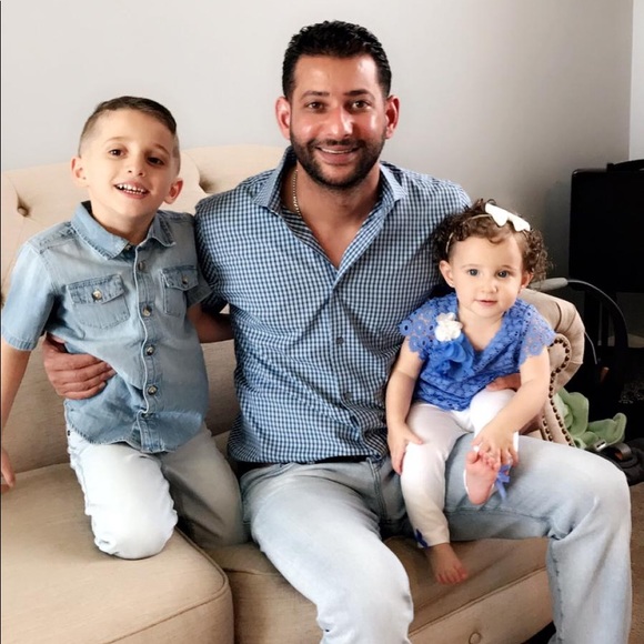 Feras Awadallah - Poshmark Profile Picture of Feras Awadallah (@ferasawadallah) on Poshmark