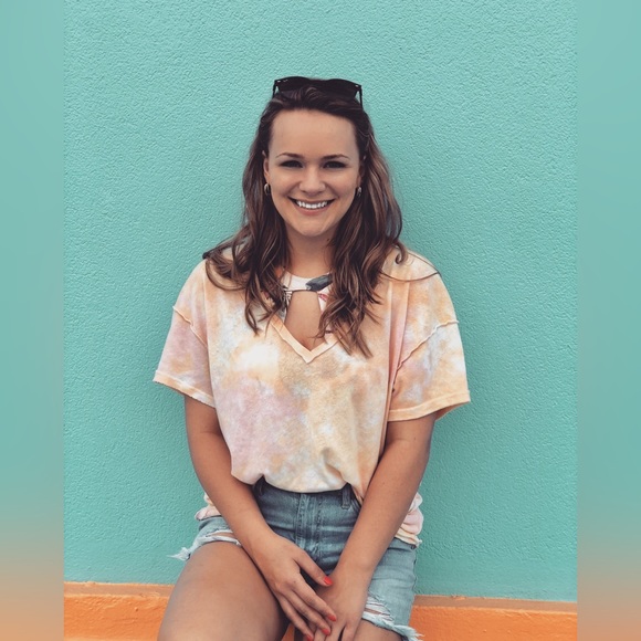 Profile Picture of Mariel Hallgren (@mhallgren01) on Poshmark