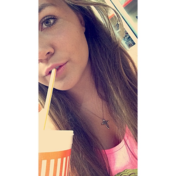 Profile Picture of Morgan Baethge (@morgan_dee_bae) on Poshmark