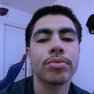 Profile Picture of David Esparza (@davide1129) on Twitter