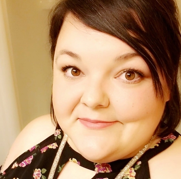 Profile Picture of Cassadee Clements (@cassadeec) on Poshmark