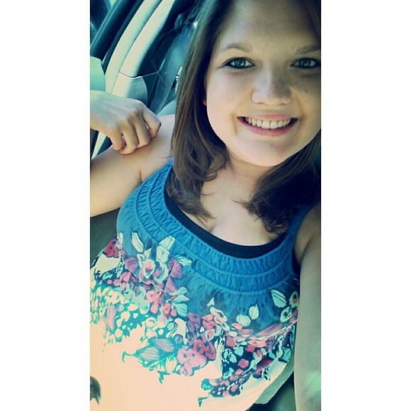 Profile Picture of Caitlin Tabb (@ladytabbs) on Poshmark