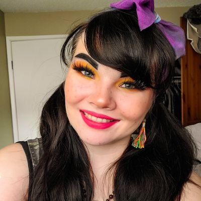 Profile Picture of Rachel Elaine (@RachelEdge) on Twitter