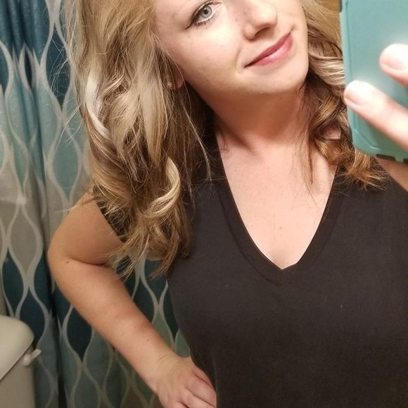 Profile Picture of Katie Iselin (@katieland227) on Poshmark