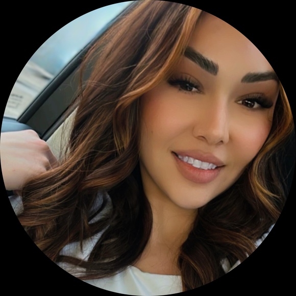 Profile Picture of Cynthia Zamora (@cynthiaz_) on Poshmark