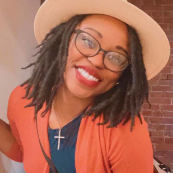 Profile Picture of Morgan Grinston (@mgrinston) on Poshmark