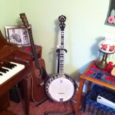 Profile Picture of Pat Lynskey (@Shantycoke) on Twitter