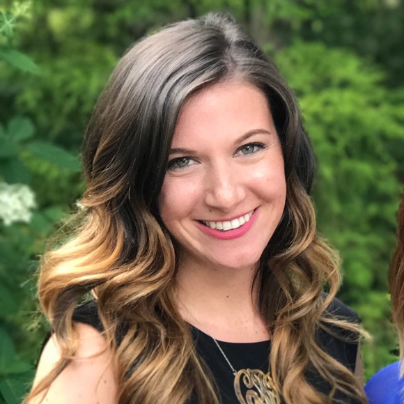 Profile Picture of Caitlyn Kern (@catie_kern) on Poshmark