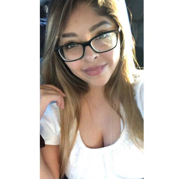 Profile Picture of Veronica Munguia (@v_16munguia97) on Poshmark