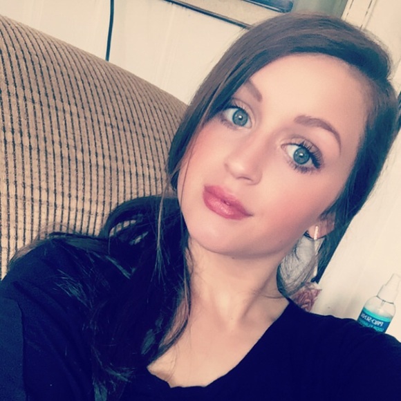 Profile Picture of Haley Peebles (@haleypeebles4) on Poshmark