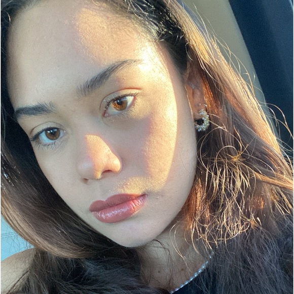 Profile Picture of Arelys Castillo (@ac3382961) on Poshmark