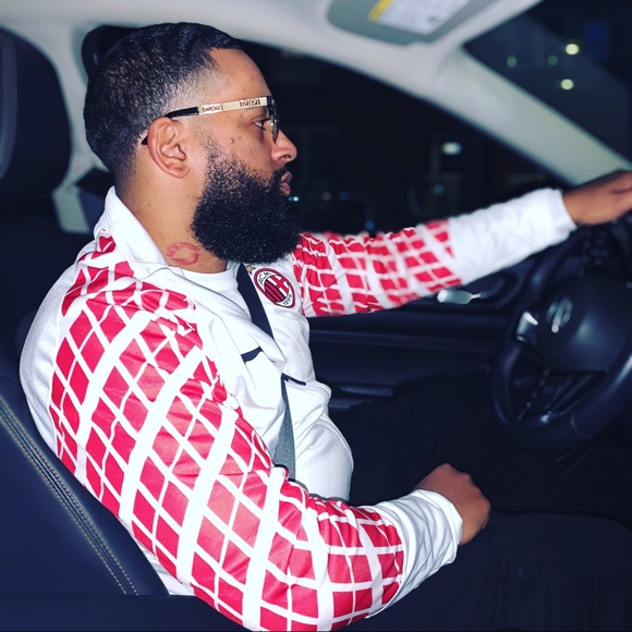 Profile Picture of Ray Perez (@rrokky) on Poshmark