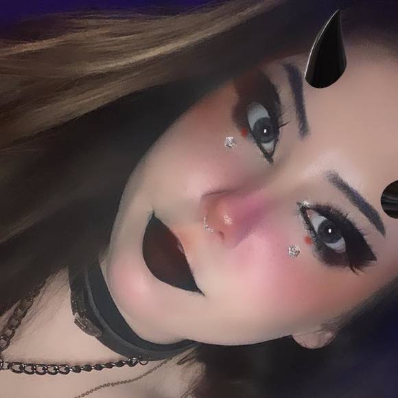 Lily Martz - Poshmark Profile Picture of Lily Martz (@lilymartz) on Poshmark