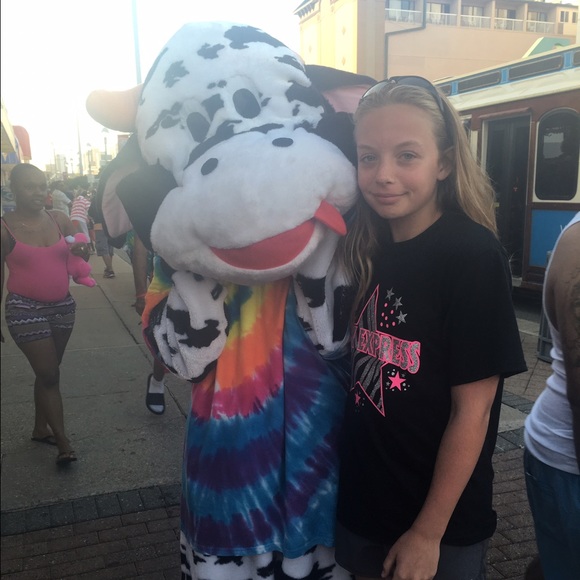 Profile Picture of Addi Dillow (@addikate03) on Poshmark